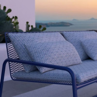 Outdoor two-seater Lolita sofa in modern metal design by Meme Design.