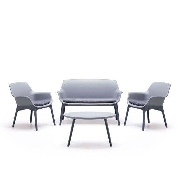 Lubecca table and chairs set for outdoor environments consisting of 4 pieces in polypropylene.